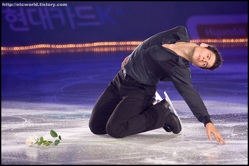 '현대카드슈퍼매치 Ⅶ - '08 Superstars on Ice' 2부에서 연기를 펼치는 스테판 랑비엘 (Stephane Lambiel) 