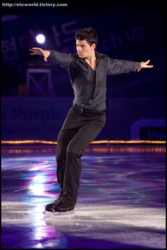 '현대카드슈퍼매치 Ⅶ - '08 Superstars on Ice' 2부에서 연기를 펼치는 스테판 랑비엘 (Stephane Lambiel) 