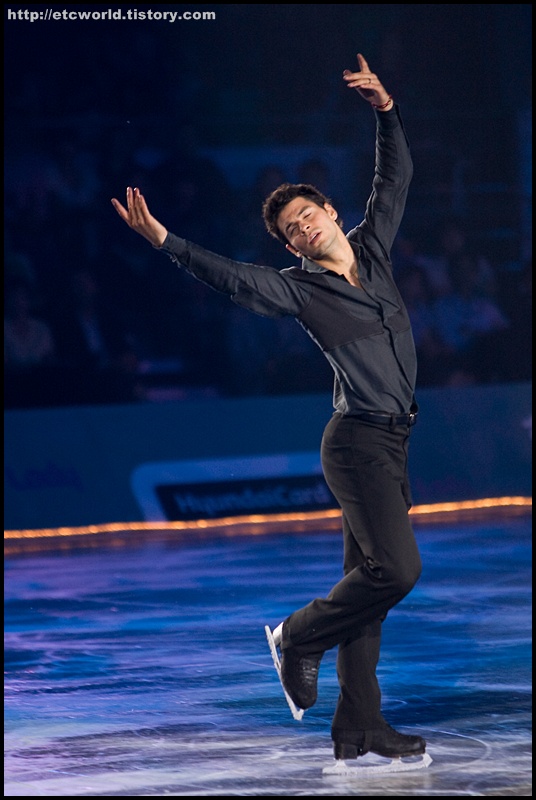 '현대카드슈퍼매치 Ⅶ - '08 Superstars on Ice' 2부에서 연기를 펼치는 스테판 랑비엘 (Stephane Lambiel) 