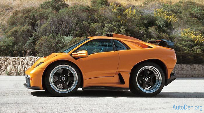 Smart Car Redesigned into Lamborghini