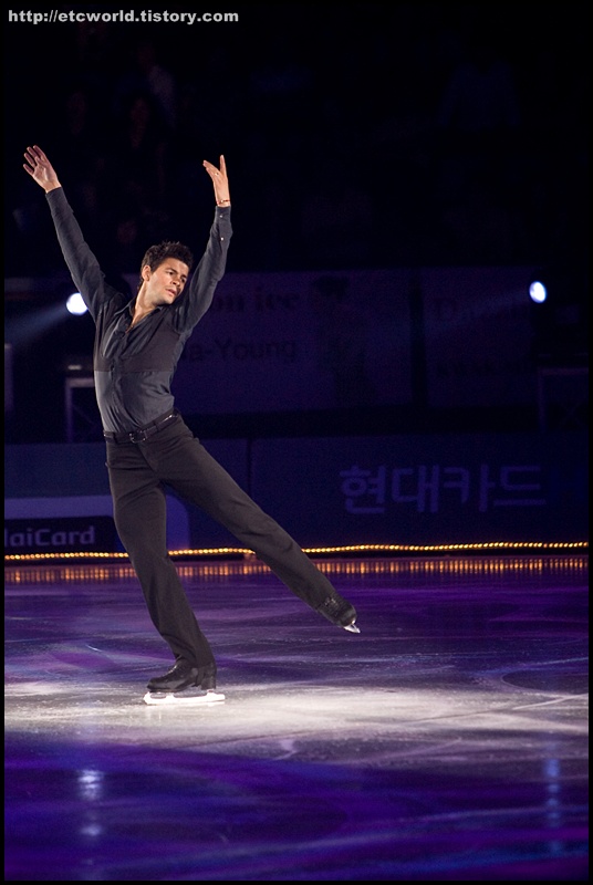 '현대카드슈퍼매치 Ⅶ - '08 Superstars on Ice' 2부에서 연기를 펼치는 스테판 랑비엘 (Stephane Lambiel) 