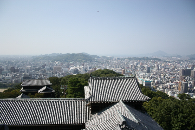 마쓰야마성 천수각에서본 마쓰야마시내