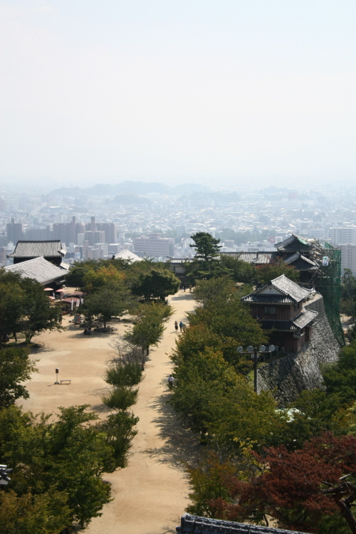 마쓰야마성 천수각에서본 마쓰야마시내