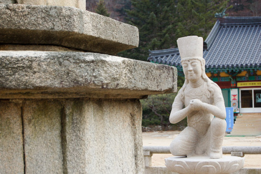석조보살좌상3