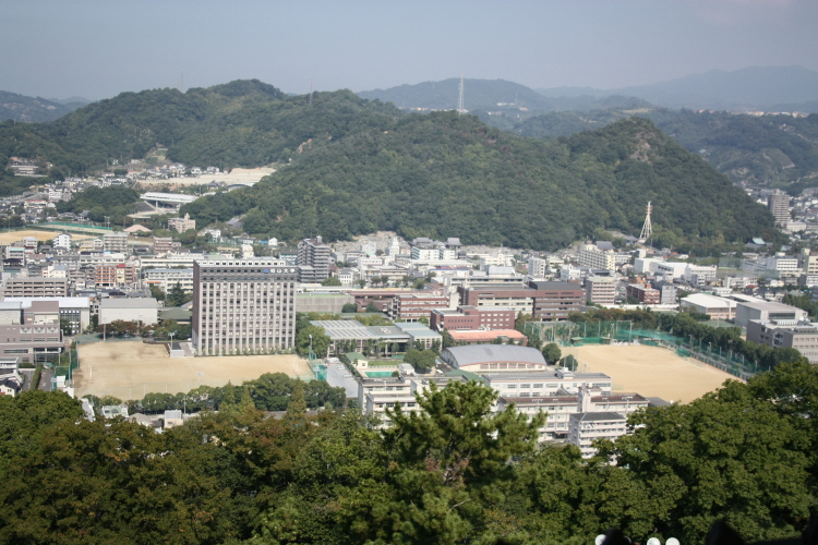 마쓰야마성 천수각에서본 마쓰야마시내