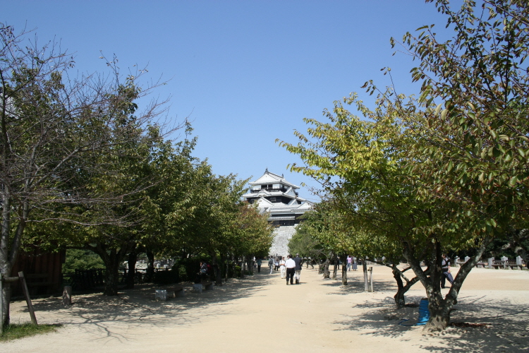 일본 마쓰야마성 혼마루광장