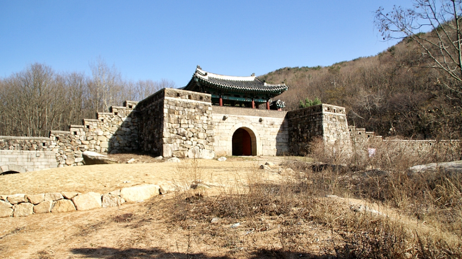 금정산성서문