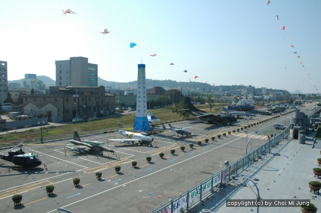 군 장비, 군대, 군산, 군산 여행, 군산 여행 코스, 군용기, 군용기 내부, 군함, 나들이, 당일치 기, 여행, 전라도 여행, 전투기, 진포, 진포 해양 테마 공원, 진포해양공원, 탱크, 탱크 내부, 퇴역장비, 하루 코스, 군산 진포 해양 테마공원, 군산 구경할 곳, 군산 들러볼 곳, 군산 나들이 갈 곳, 군산여행 들릴 곳, 전투기 탈 수 있는 곳, 탱크 탈 수 있는 곳, 탱크 구경, 전투기 구경, 라라윈 여행, 라라윈 나들이, 여행갈만 한 곳, 나들이 갈만한 곳, 드라이브 갈만한 곳