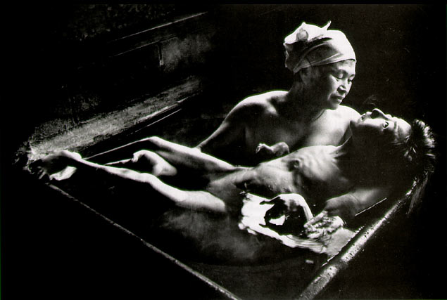 Tomoko Uemura in Her Bath Minamata (1972)
