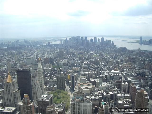 엠파이어 스테이트 빌딩(Empire State Building) 전망대에서 바라본 뉴욕 남쪽의 모습