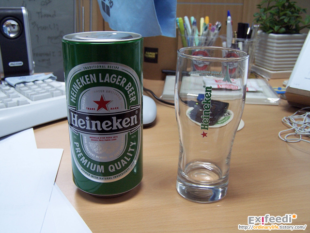 하이네켄(Heineken) 맥주잔과 저금통