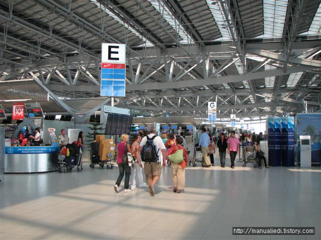 방콕 쑤완나품(Suvarnabhumi) 국제공항 내부