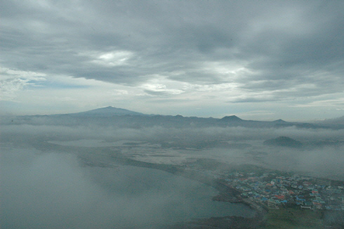 성산일출봉에서 바라본 한라산