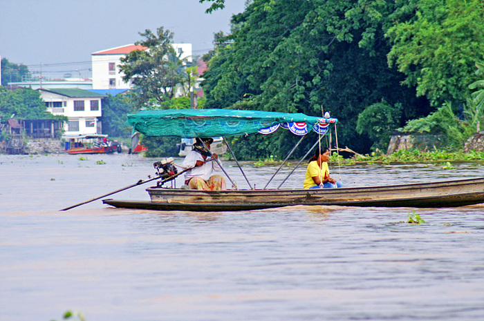 짜오프라야 강변에 살고 있는 태국 삶의 모습