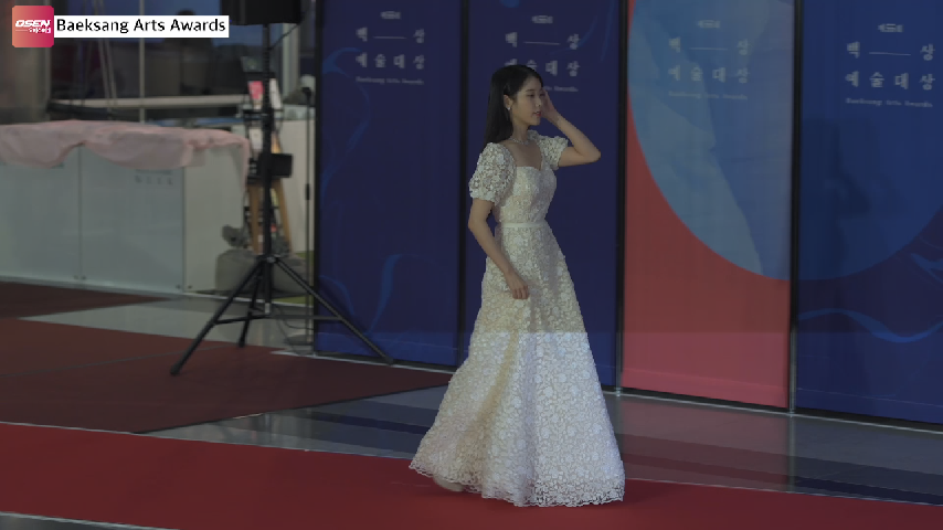 IU (IU), Why You Are Pretty Today (White Art Grand Prize) The 2019 55th Baeksang Arts Awards Red Carpet event was held at COEX, Gangnam-gu, Seoul on the afternoon of the 1st.Actor IU is stepping on Red Carpet.